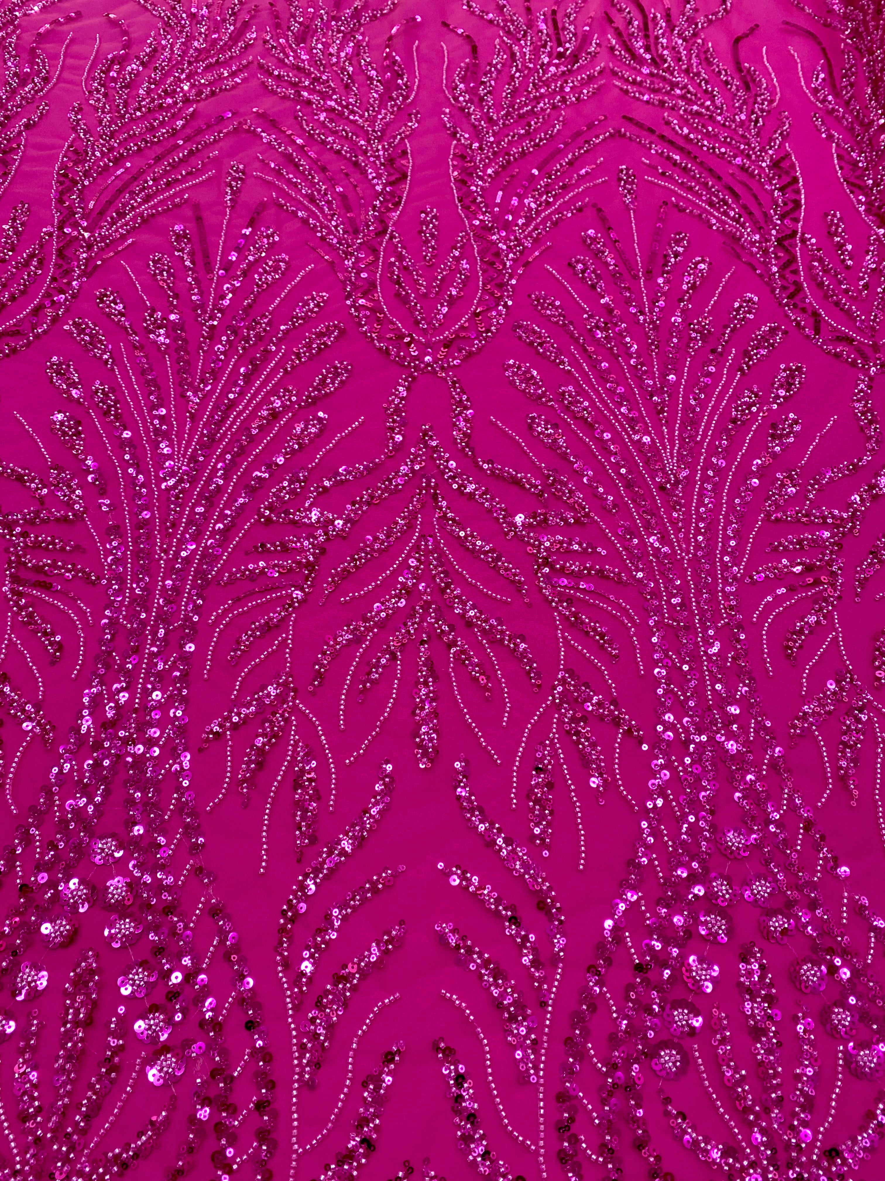 Dantela Couture Fucsia geometriai mintával, gyöngyökkel és flitterekkel