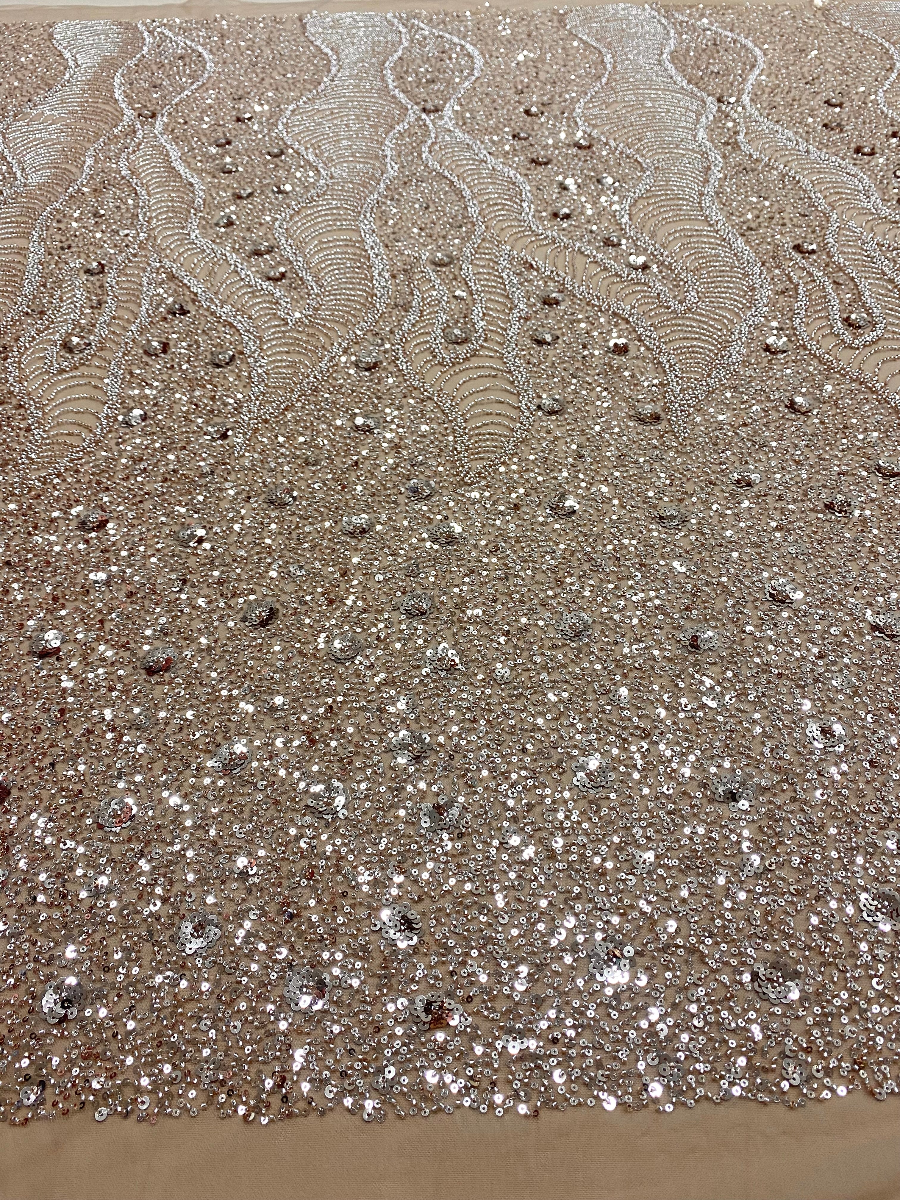 Dantela Couture Arany Rose geometriai mintával és virágokkal, gyöngyökkel és flitterekkel