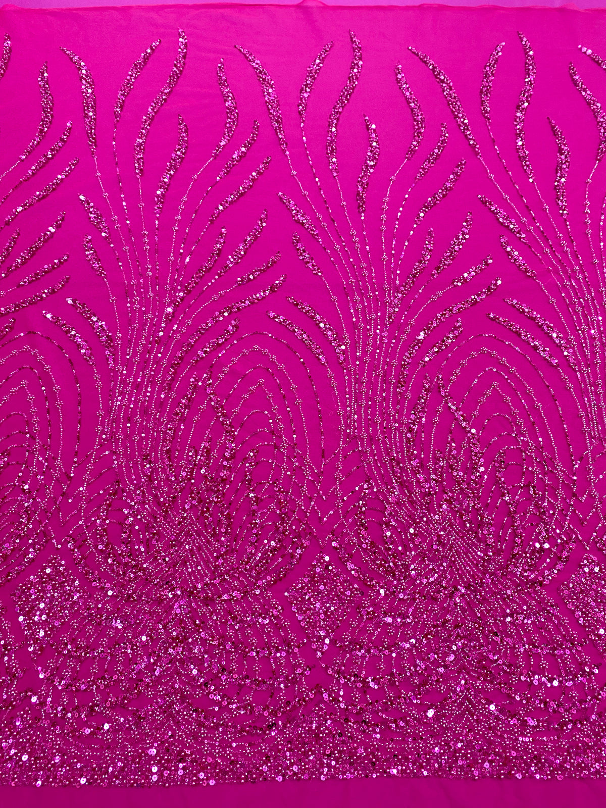 Dantela Couture Fucsia gyöngyökkel, gyöngyökkel és flitterekkel díszített panellel