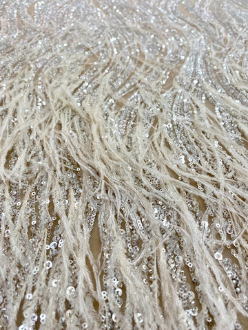 Dantela Couture Argintie pe Tulle Nude cu Pene de Strut, cu Model Liniar, cu Margele si Paiete
