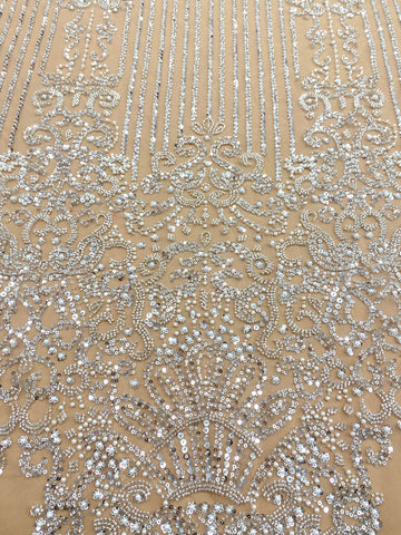 Csipke Couture ezüst tüllön, nude alapon, geometrikus mintával, gyöngyökkel, gyöngy díszítéssel és flitterekkel