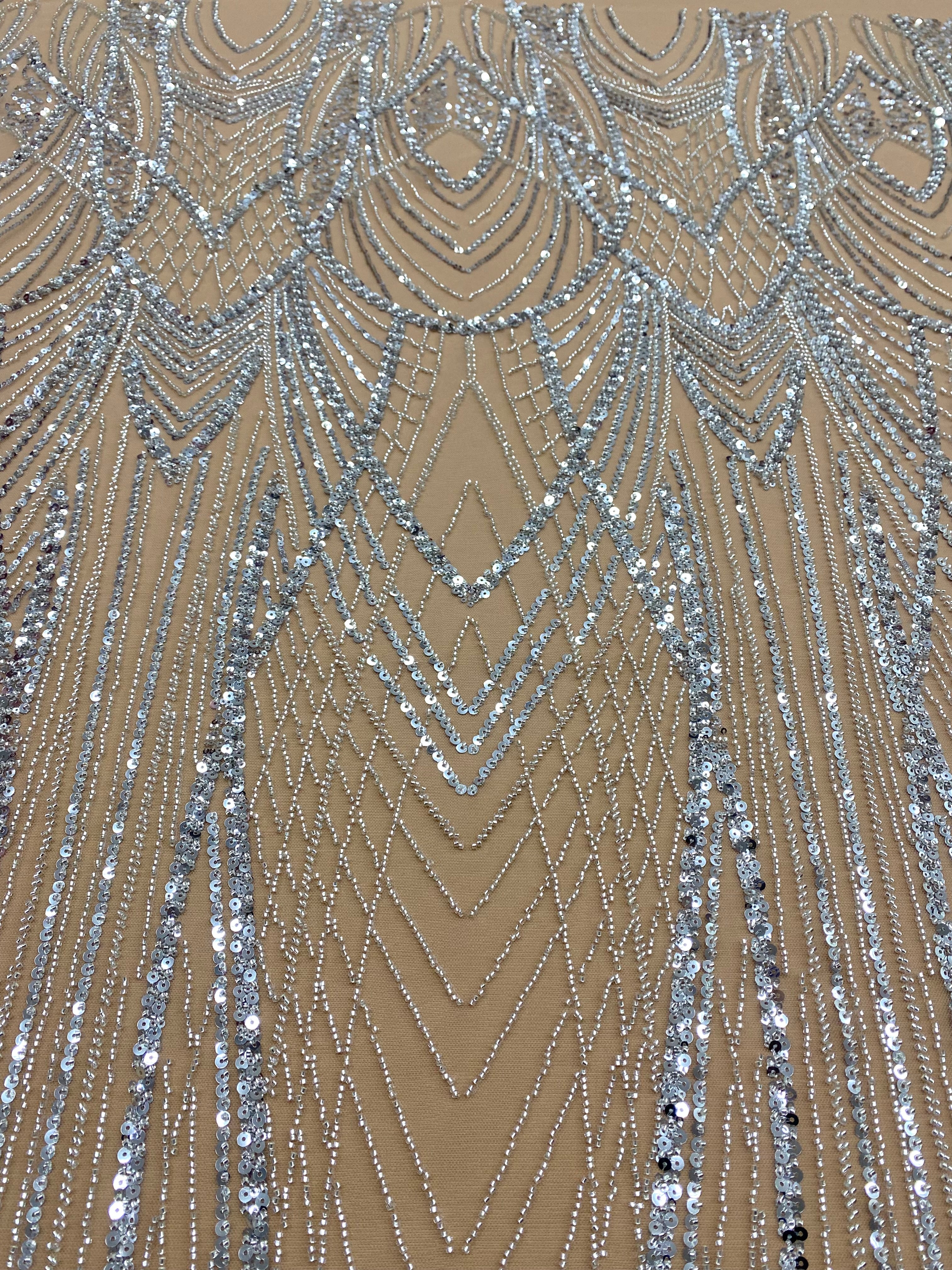 Csipke Couture ezüst tüll nude panellel, gyöngyökkel és flitterekkel