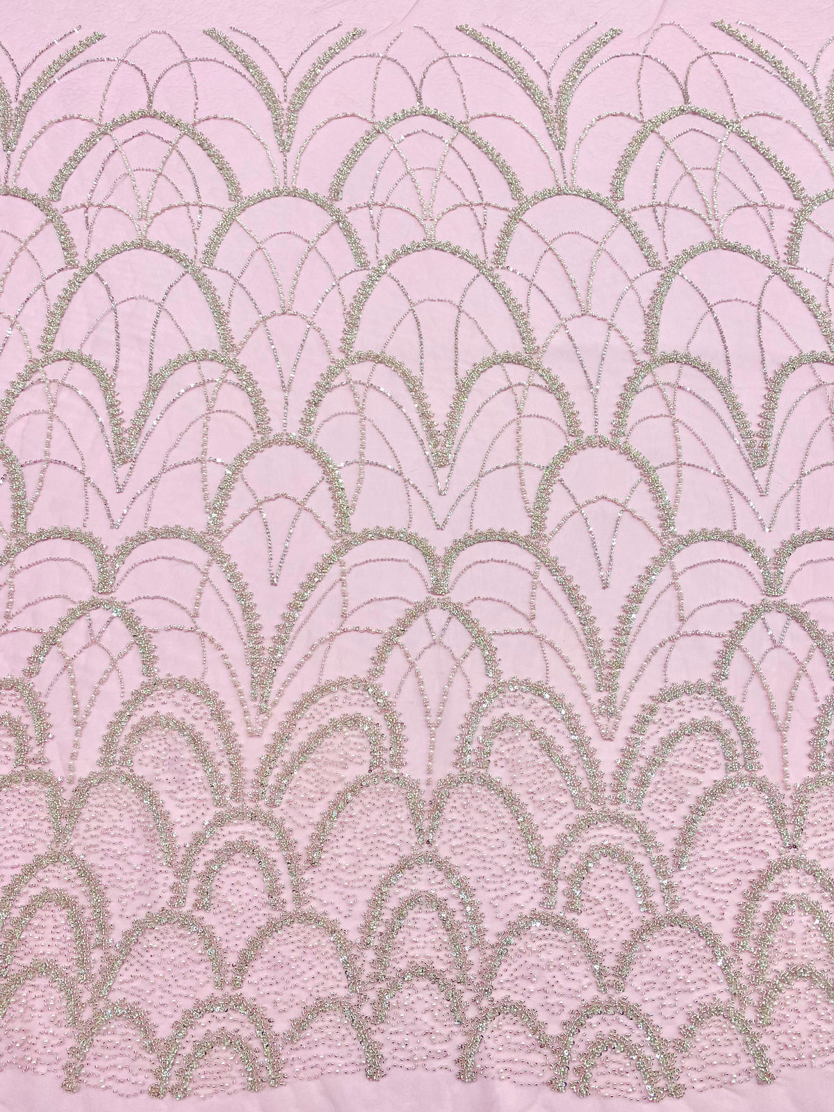 Dantela Couture Argintie pe Tulle Roz cu Model Geometric, cu Perle, Margele si Paiete