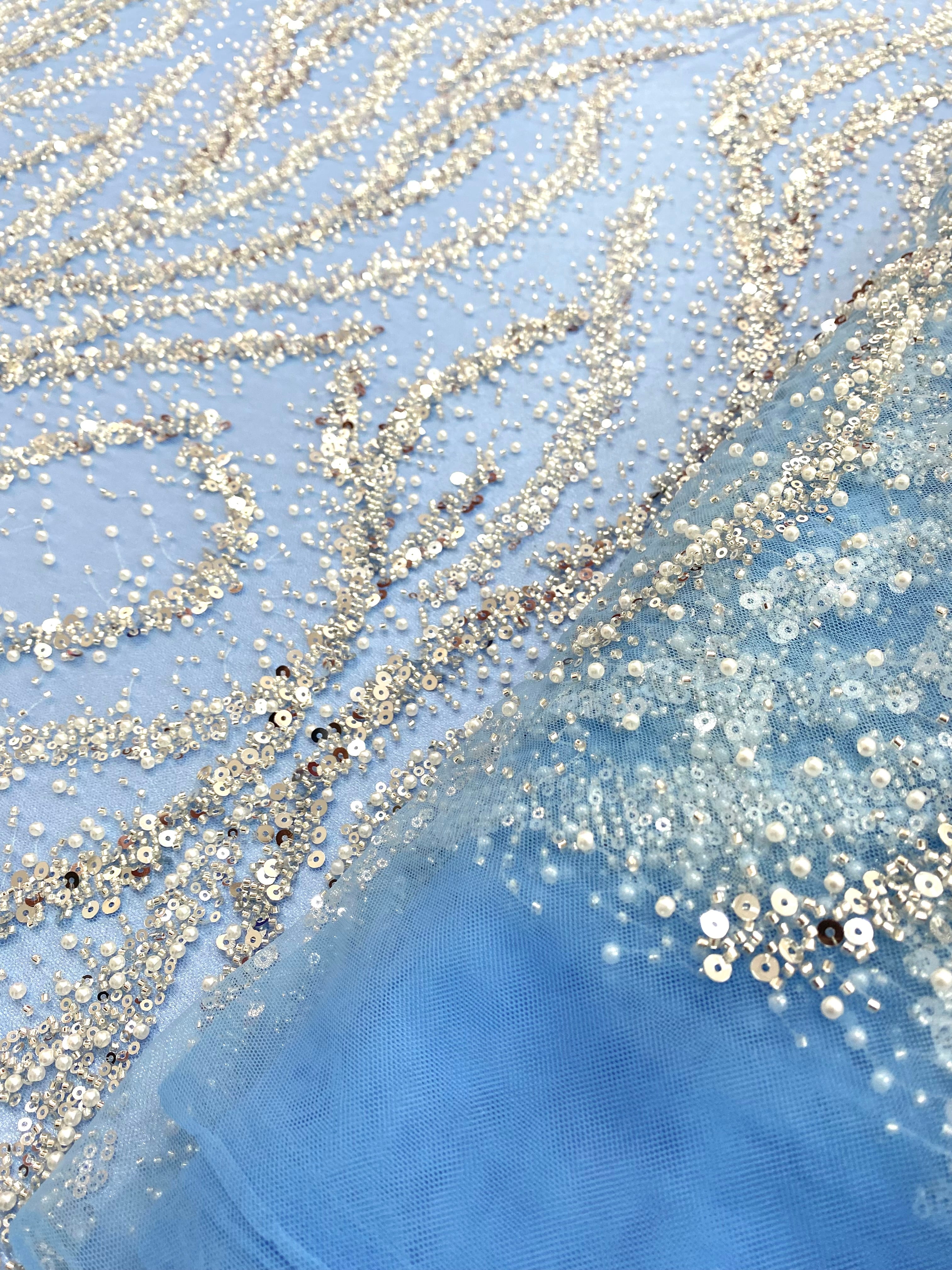 Dantela Couture Argintie pe Tulle Bleu cu Perle, Margele si Paiete
