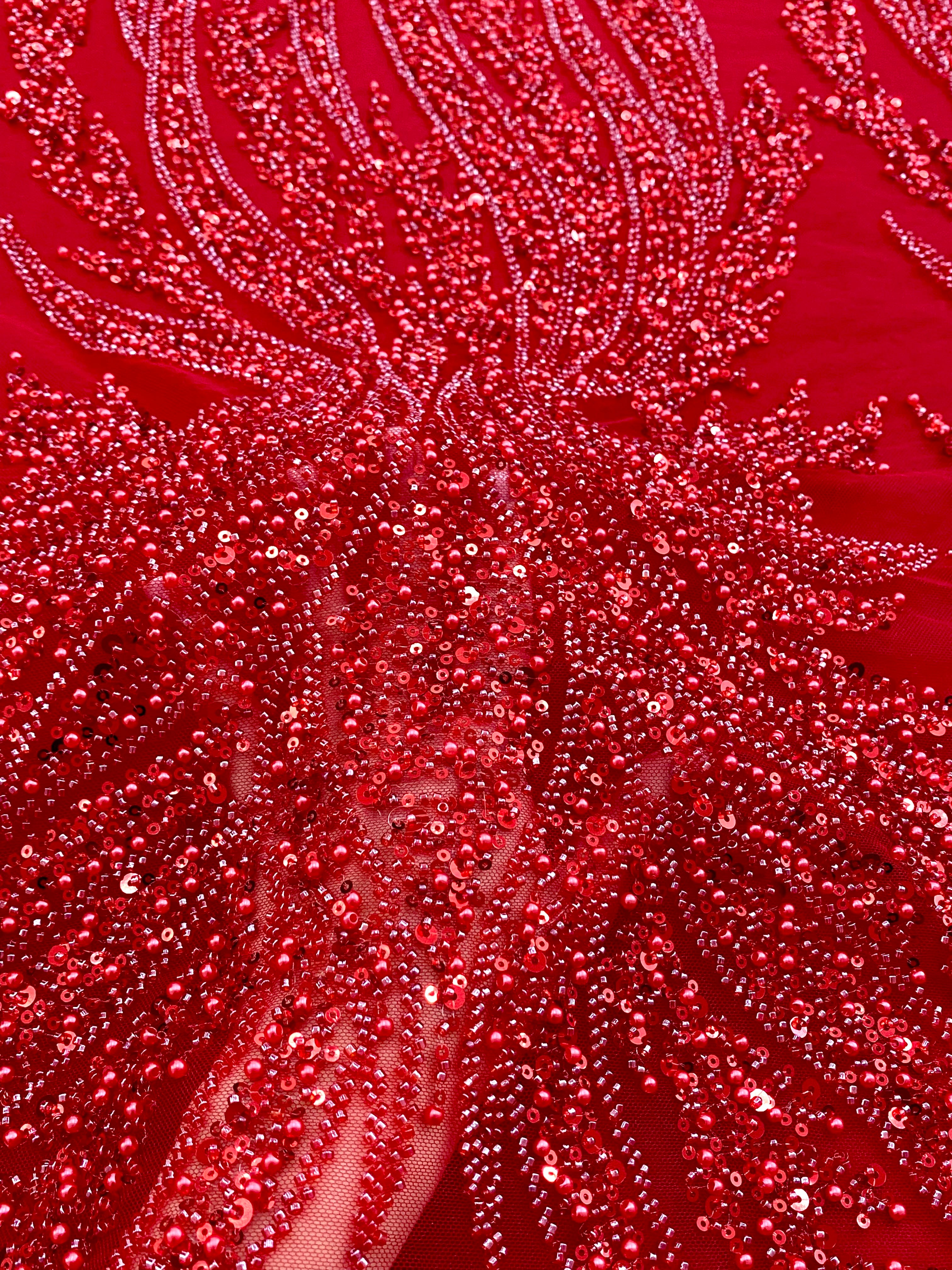 Piros Couture csipke geometriai mintával, gyöngyökkel, gyöngyöcskékkel és flitterekkel