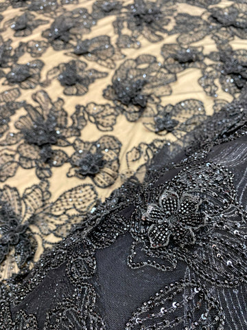 Csipke Couture 3D antracitszürke virágokkal, gyöngyökkel és flitterekkel
