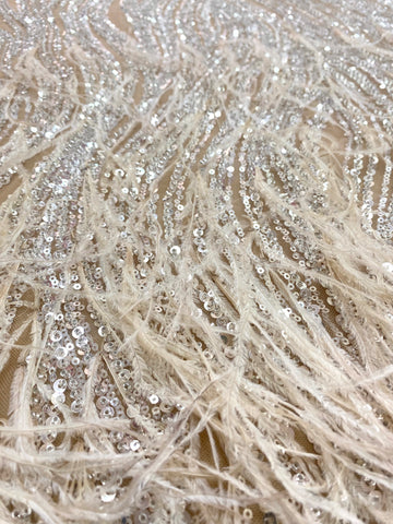 Dantela Couture Argintie pe Tulle Nude cu Pene de Strut, cu Model Liniar, cu Margele si Paiete
