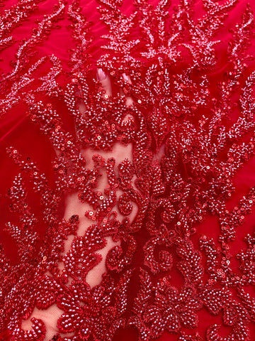 Piros Couture csipke geometriai mintával, gyöngyökkel, gyöngyöcskékkel és flitterekkel