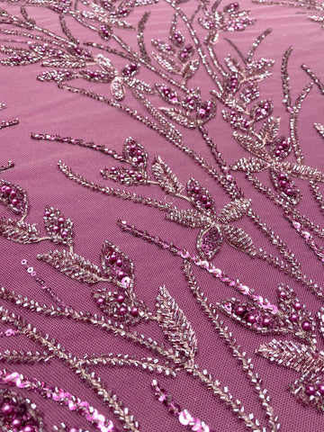 Dantela Couture Magenta virágmintával, gyöngyökkel, gyöngyöcskékkel és flitterekkel