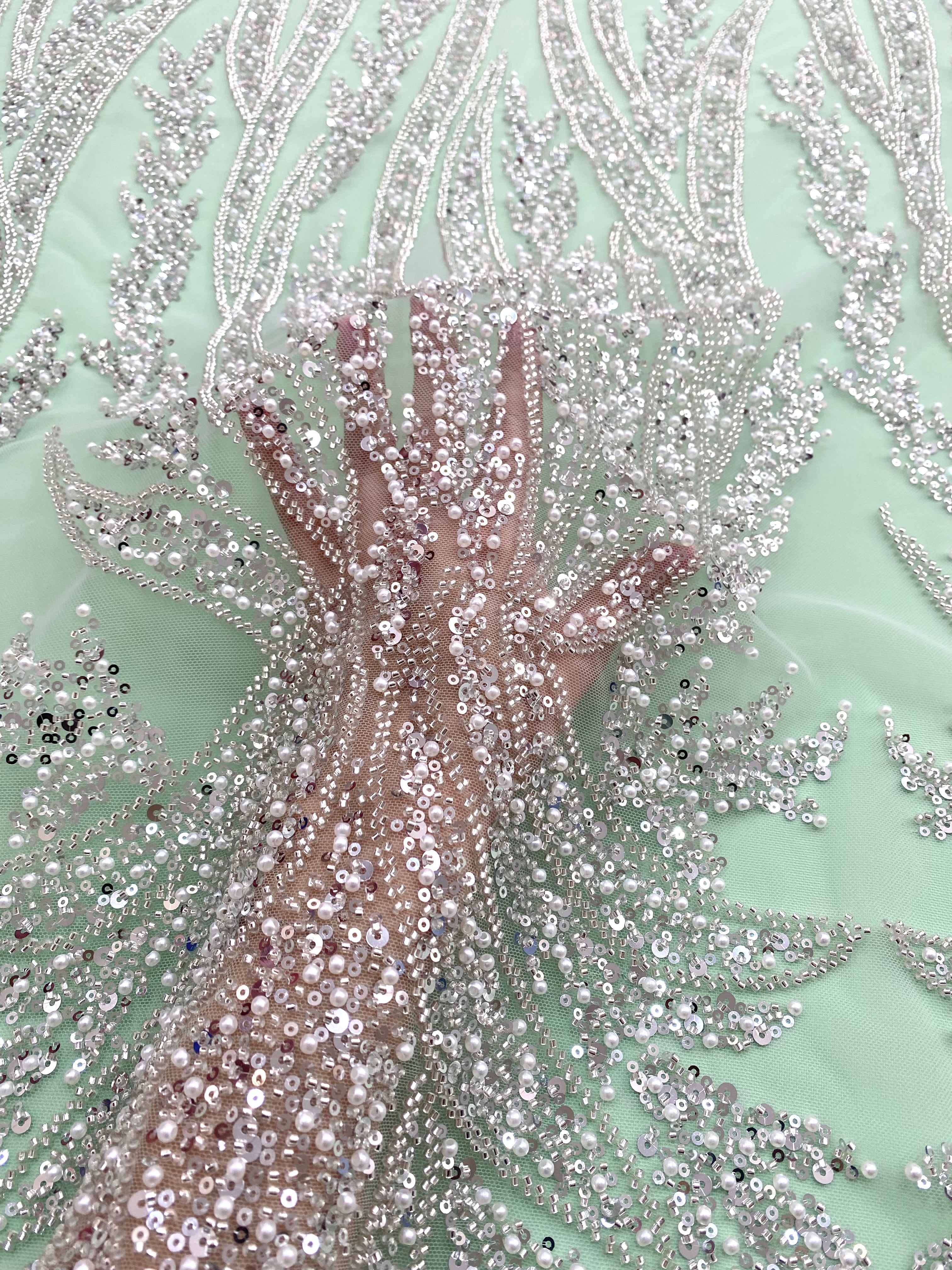 Dantela Couture Argintie pe Tulle Verde Menta cu Panou, cu Perle, Margele si Paiete