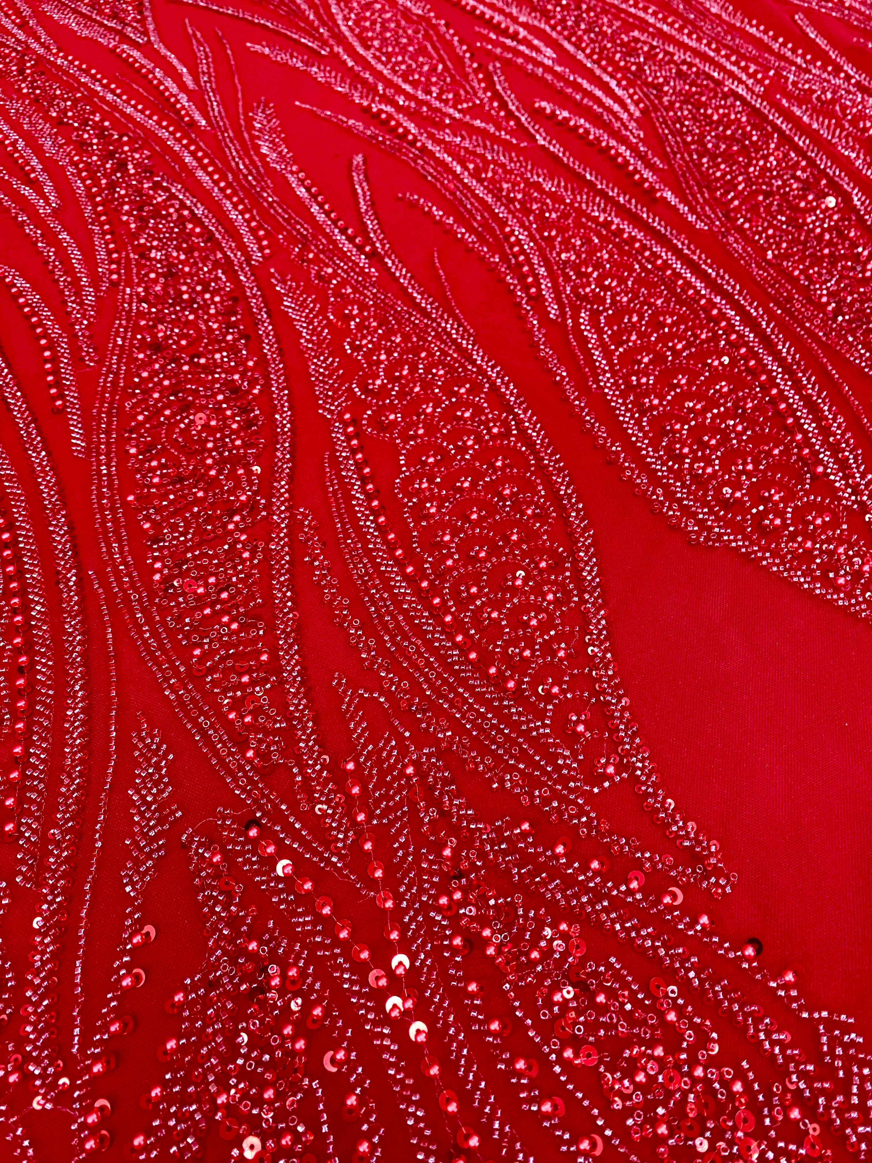 Piros Couture csipke geometriai mintával, gyöngyökkel, gyöngyöcskékkel és flitterekkel
