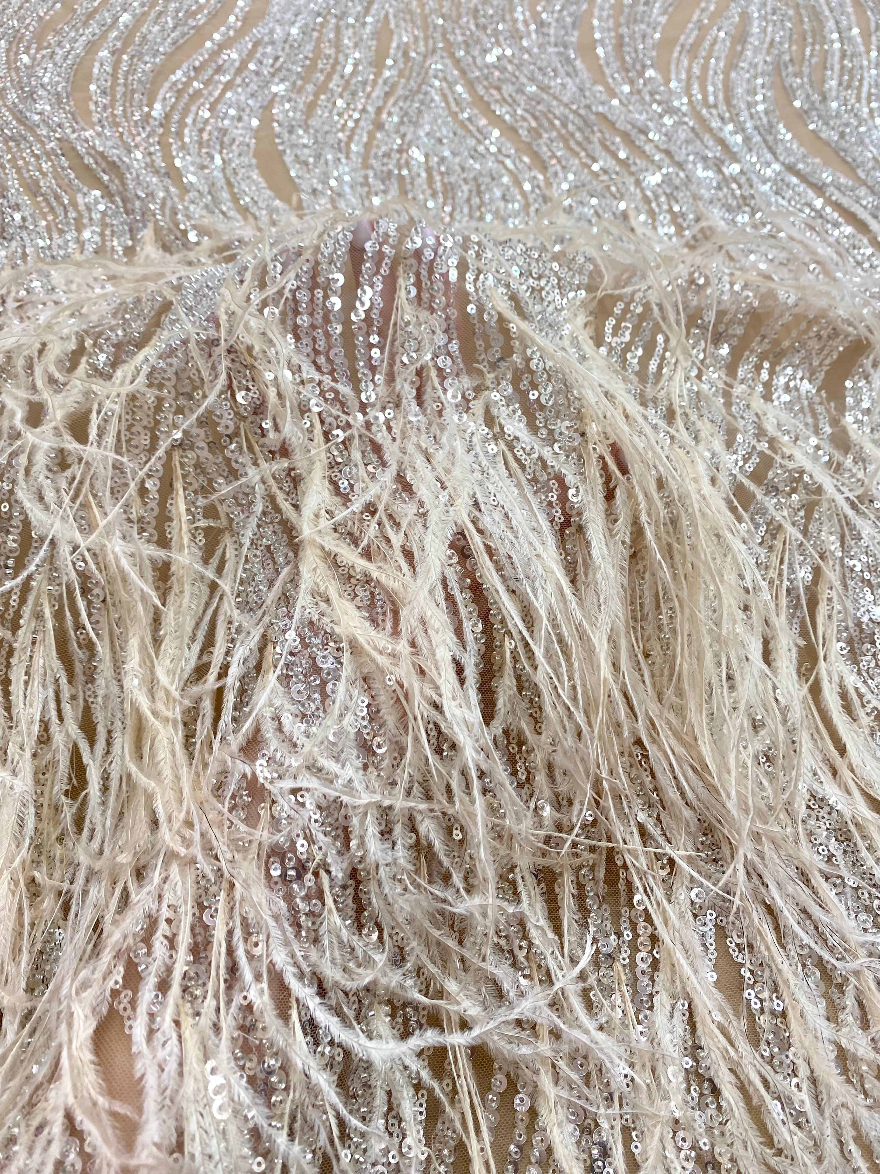 Dantela Couture Argintie pe Tulle Nude cu Pene de Strut, cu Model Liniar, cu Margele si Paiete
