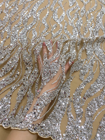 Ezüst Couture Csipke Nude Tüllal, Gyöngyökkel és Flitterekkel