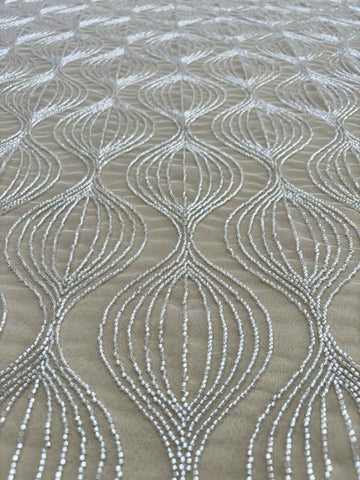 Dantela Couture Diamond geometrikus mintával, gyöngyökkel