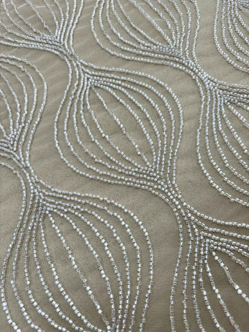 Dantela Couture Diamond geometrikus mintával, gyöngyökkel