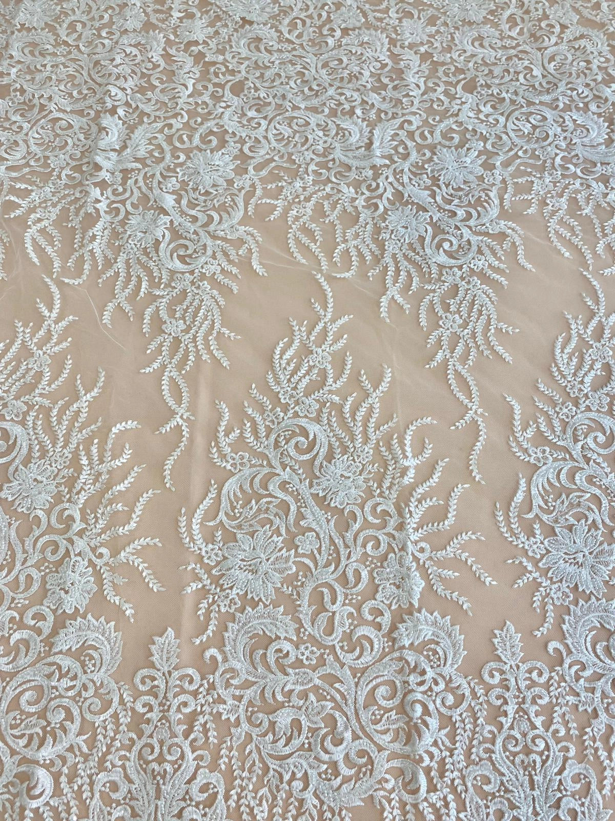 Dantela cu Model Floral, cu Margele si Paiete