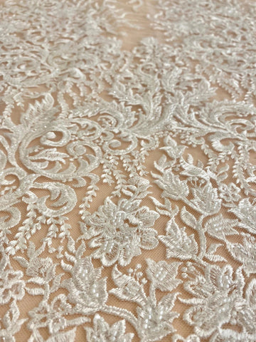 Dantela cu Model Floral, cu Margele si Paiete