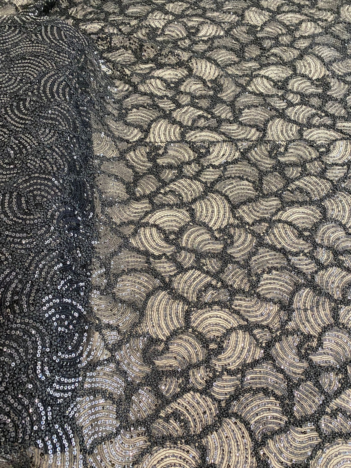 Dantela Neagra cu Model Geometric, cu Perle si Paiete