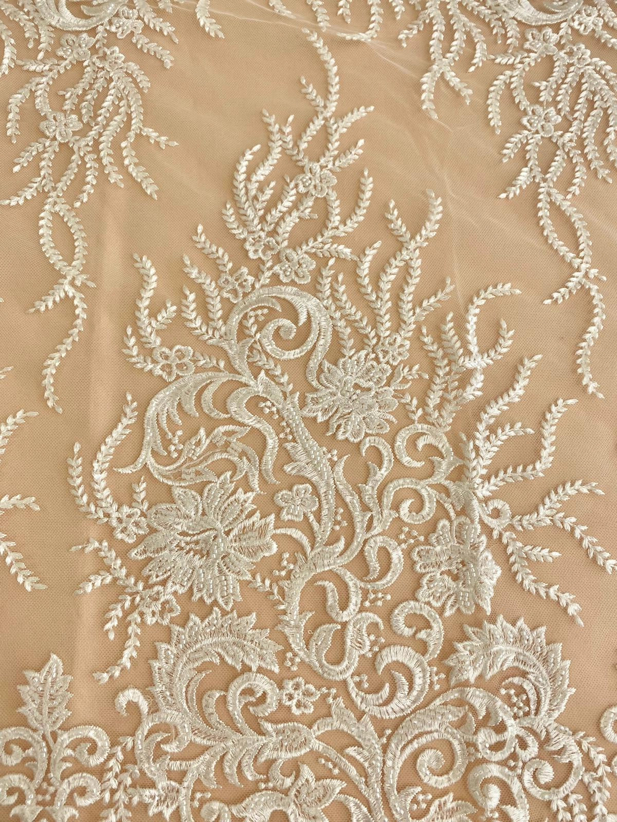 Dantela cu Model Floral, cu Margele si Paiete
