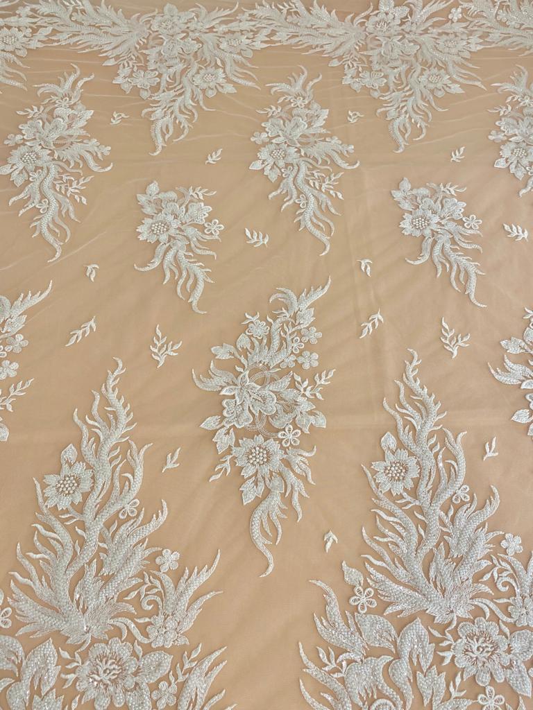 Dantela Couture Ivory virágmintás, gyöngyökkel és flitterekkel