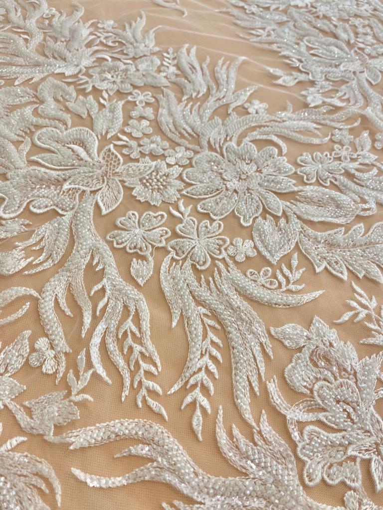 Dantela Couture Ivory virágmintás, gyöngyökkel és flitterekkel