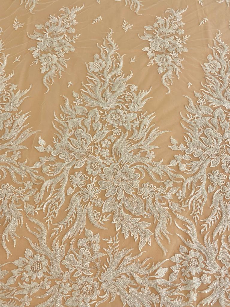 Dantela Couture Ivory virágmintás, gyöngyökkel és flitterekkel