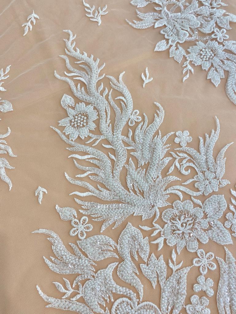 Dantela Couture Ivory virágmintás, gyöngyökkel és flitterekkel