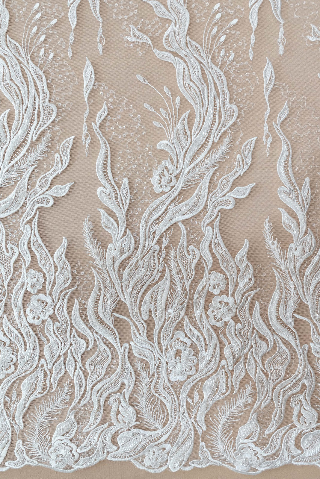 Dantela Couture Ivory cu Model Floral Liniar, cu Cristale, Perle si Paiete