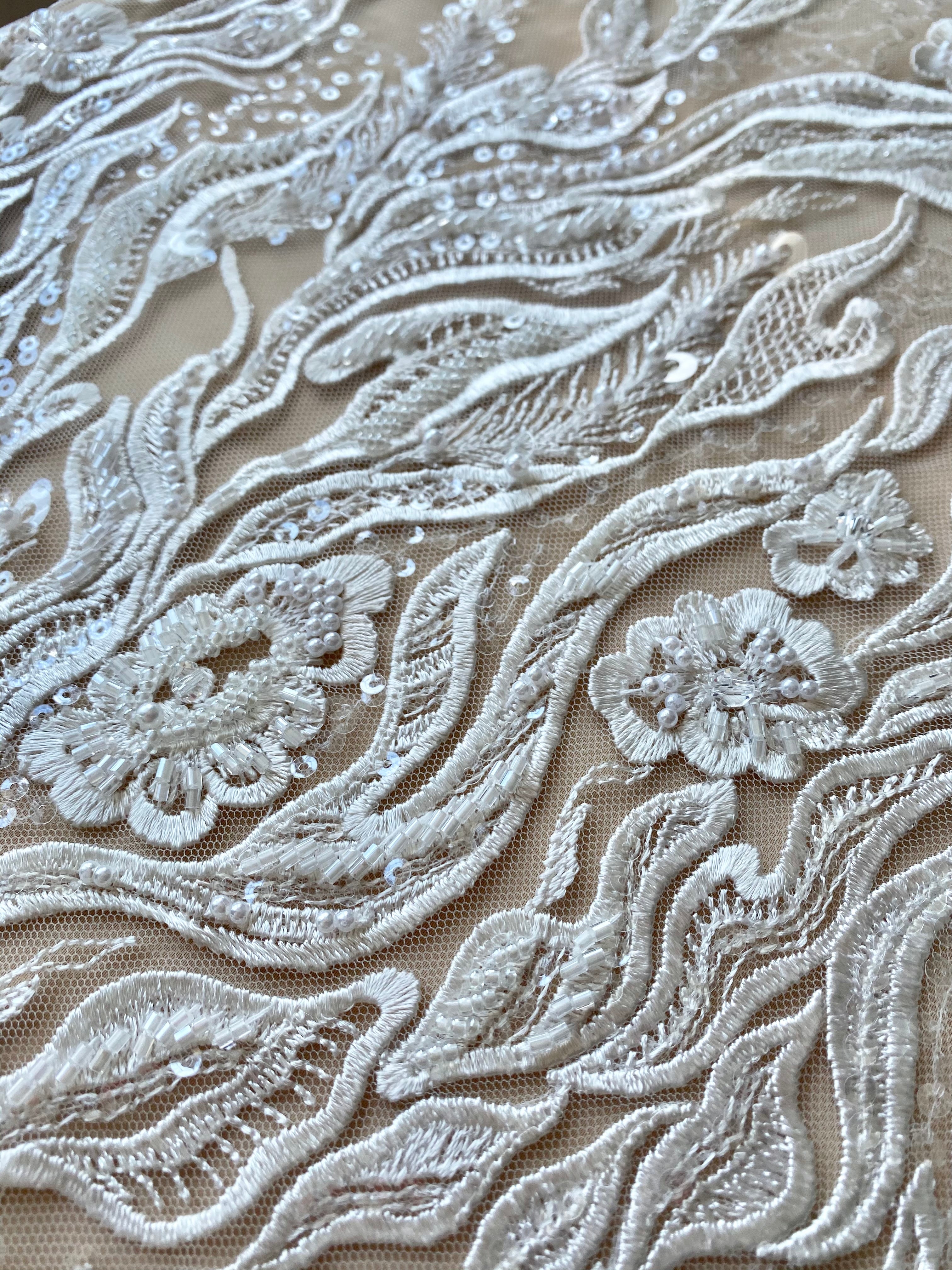 Dantela Couture Ivory cu Model Floral Liniar, cu Cristale, Perle si Paiete