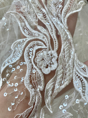Dantela Couture Ivory cu Model Floral Liniar, cu Cristale, Perle si Paiete