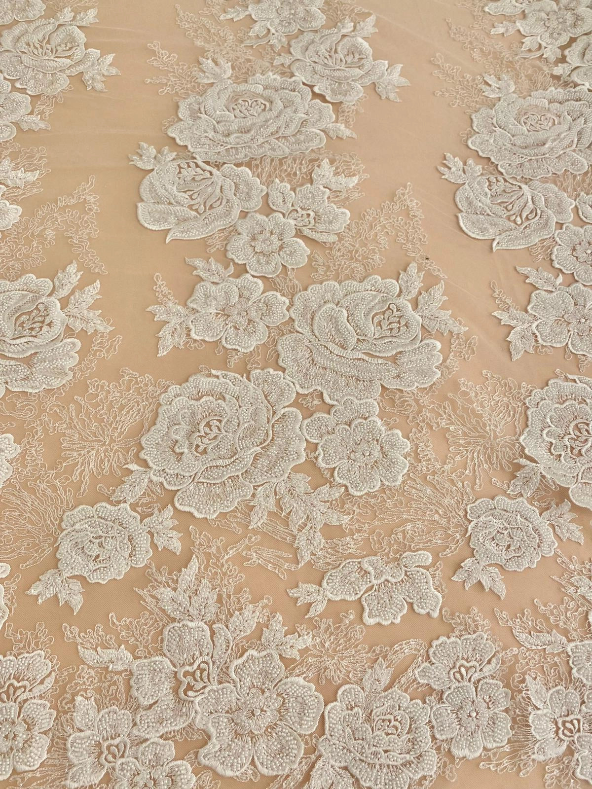 Dantela Couture Ivory virágmintás, gyöngyökkel és flitterekkel