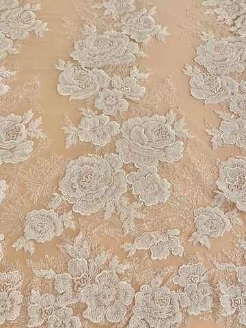 Dantela Couture Ivory virágmintás, gyöngyökkel és flitterekkel
