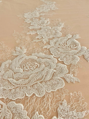 Dantela Couture Ivory virágmintás, gyöngyökkel és flitterekkel