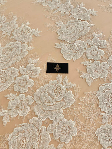 Dantela Couture Ivory virágmintás, gyöngyökkel és flitterekkel