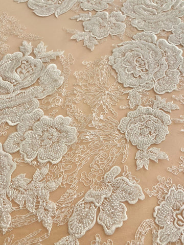 Dantela Couture Ivory virágmintás, gyöngyökkel és flitterekkel
