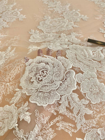 Dantela Couture Ivory virágmintás, gyöngyökkel és flitterekkel